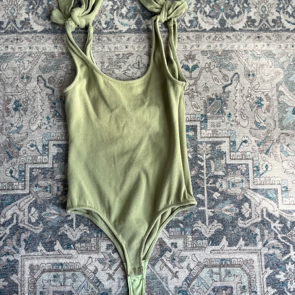 Princess Polly Bodysuit - Picture 1 of 2